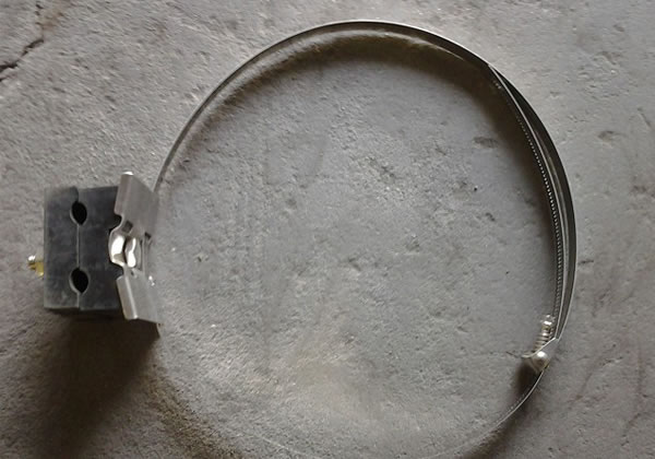 Deflectors clip ADSS